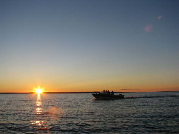 Boating along the shores of Darnley Bay, NWT at 3am in the morning. © Dan Slavik, WWF-Canada