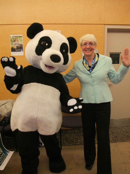 Frances Edmonds poses with WWF’s panda during Earth Hour 2013. © WWF-Canada
