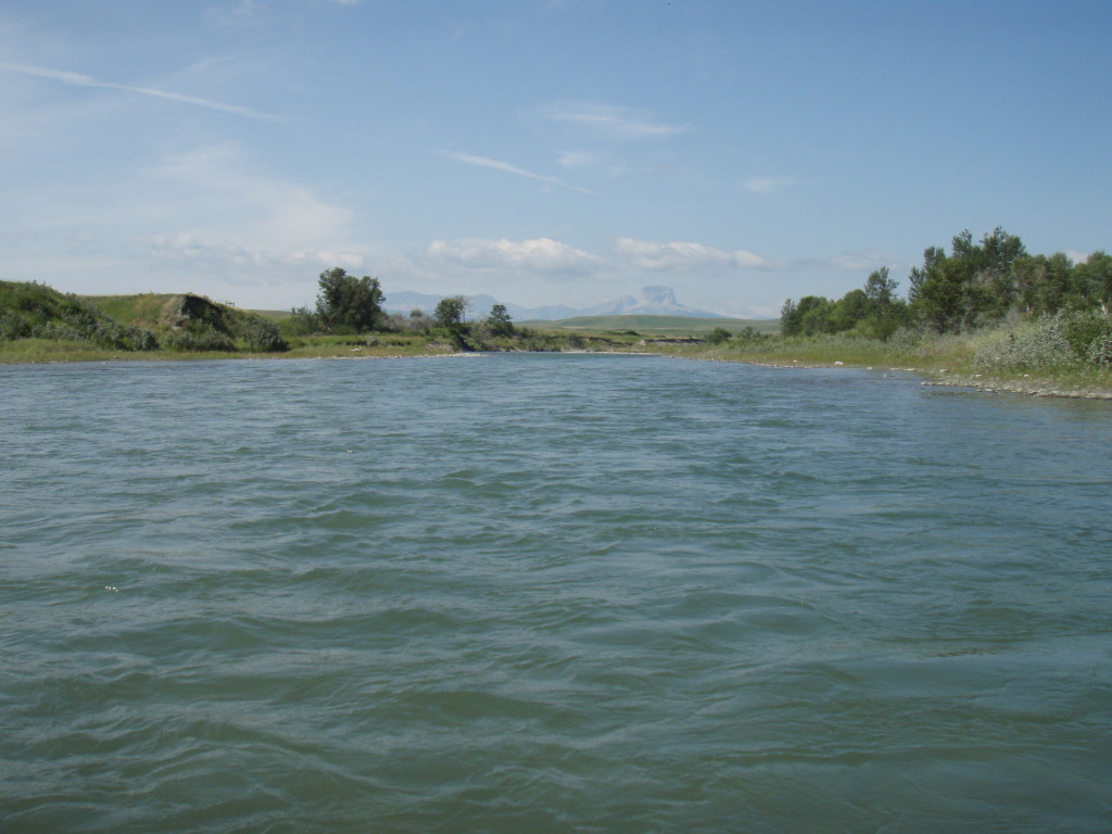 St. Mary River is a tributary of the Oldman River.  © Mathieu Lebel  / WWF-Canada