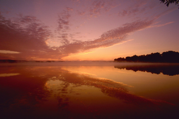 Lake Ontario sunset, Ontario, Canada. © Frank PARHIZGAR / WWF-Canada