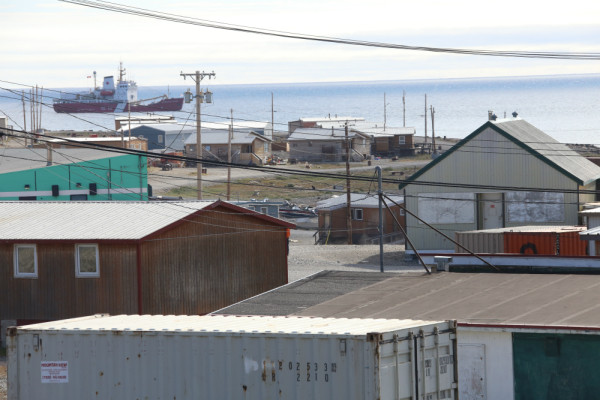 View of Ulukhaktok, with Canadian Coast Guard Icebreaker Louis St. Laurent in the harbour. ©Dan Slavik/WWF-Canada 