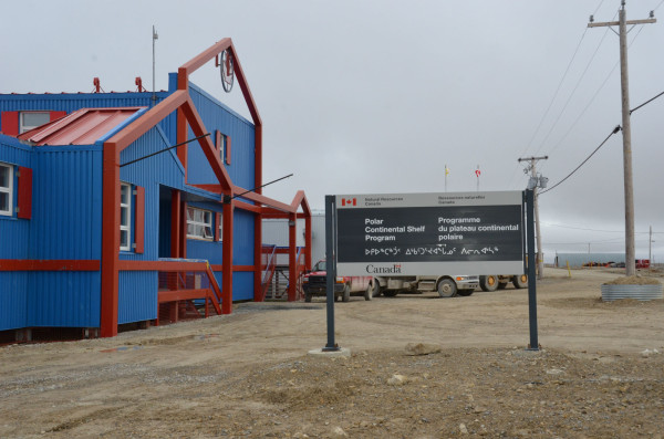 The team is staying at the Polar Continental Shelf Program, which provides logistical support to 1,100 scientist every year, working on 165+ projects at more than 60 field camps in the Canadian Arctic. © Jacqueline Nunes/WWF-Canada