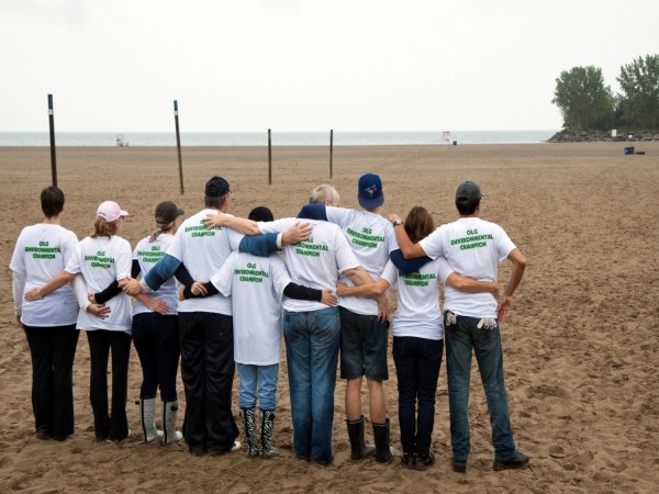 OLG green champions hosting a shoreline cleanup. ©OLG 