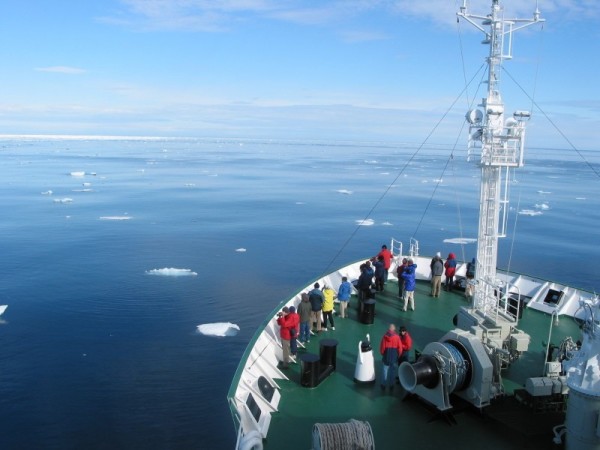 Tourists aboard a ship in Baffin Bay between Greenland and Nunavut, Canada. © Peter Ewins / WWF-Canada