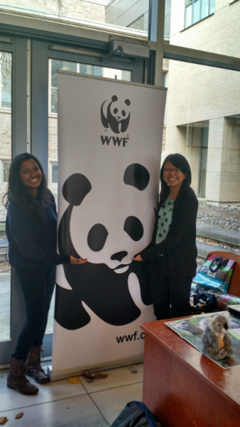 (From L-R) Students Mollie Sivaram and Erin Fu from the WWF Campus Club at McMaster. © Kathy Nguyen / WWF-Canada