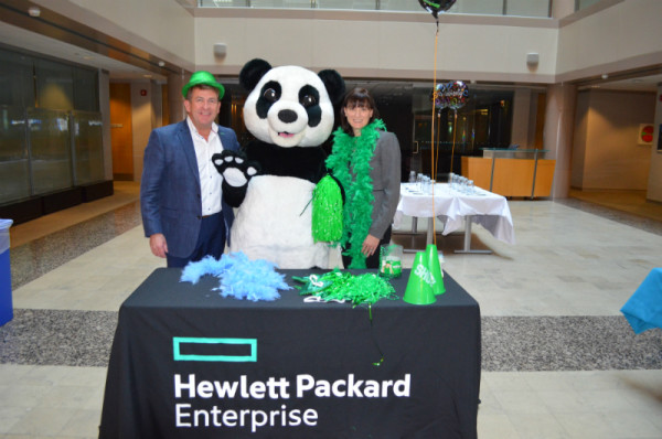 Linda Sampson, CFO and Charlie Atkinson, Managing Director of Hewlett Packard Enterprise kick off Polar Bear Week at their head office. © Hewlett Packard Enterprise Canada 