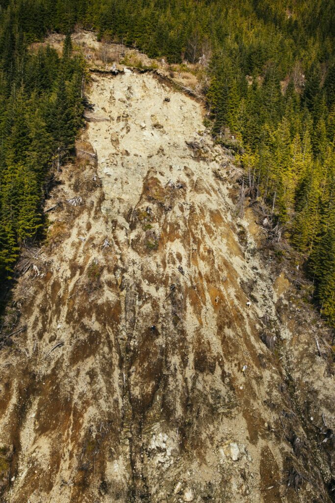 A massive landslide on a mountain in the hišqʷiʔatḥ (Hesquiaht) watershed near Tofino, B.C.