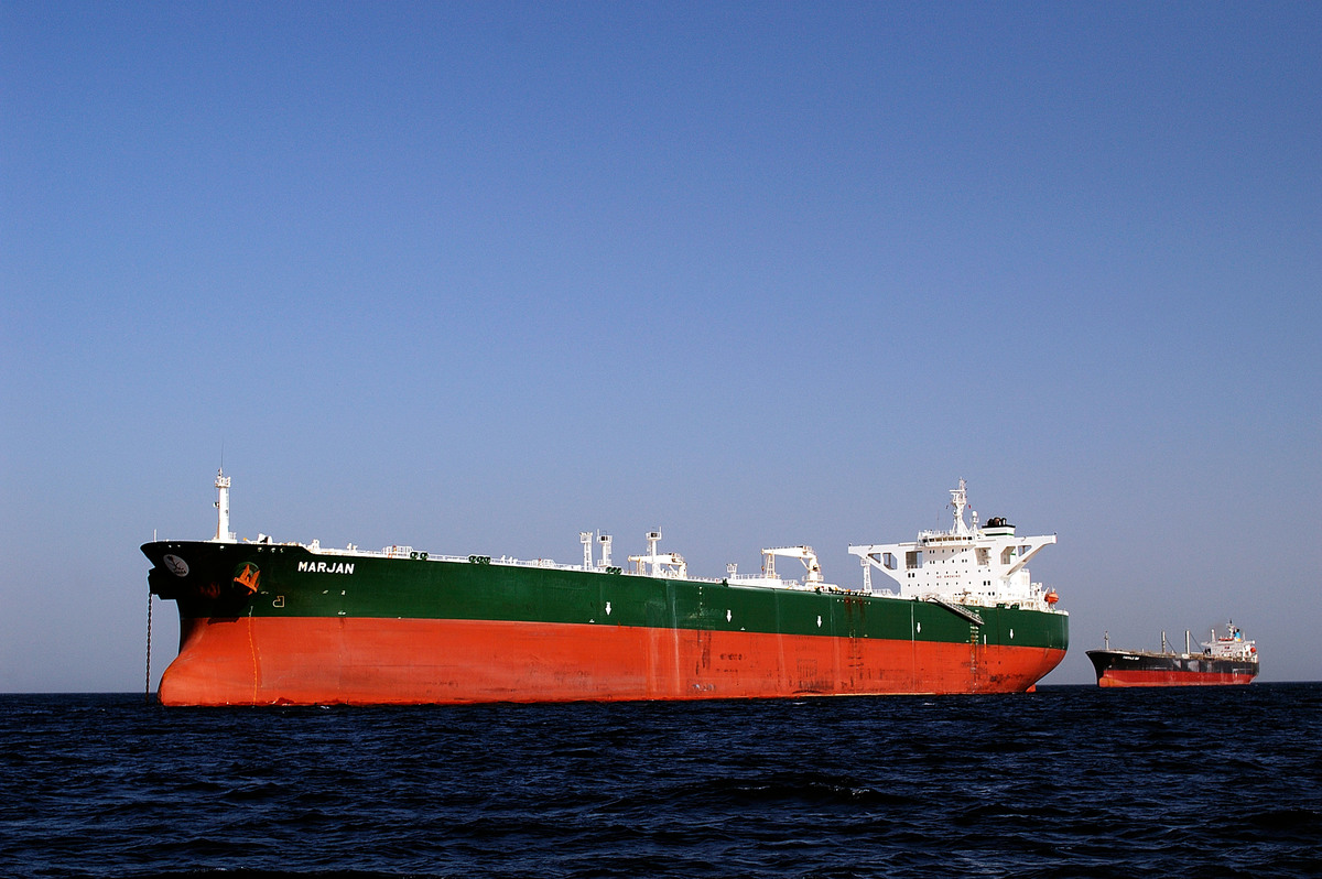 Oil tanker